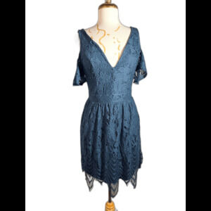 Charlotte Russe Dress Women’s Size M Modern Off Shoulder Tea Dress Vibes